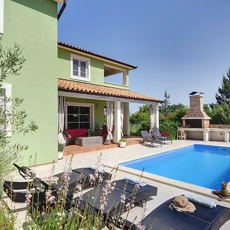 Oliva Villa *