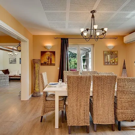 Villa Oliva *